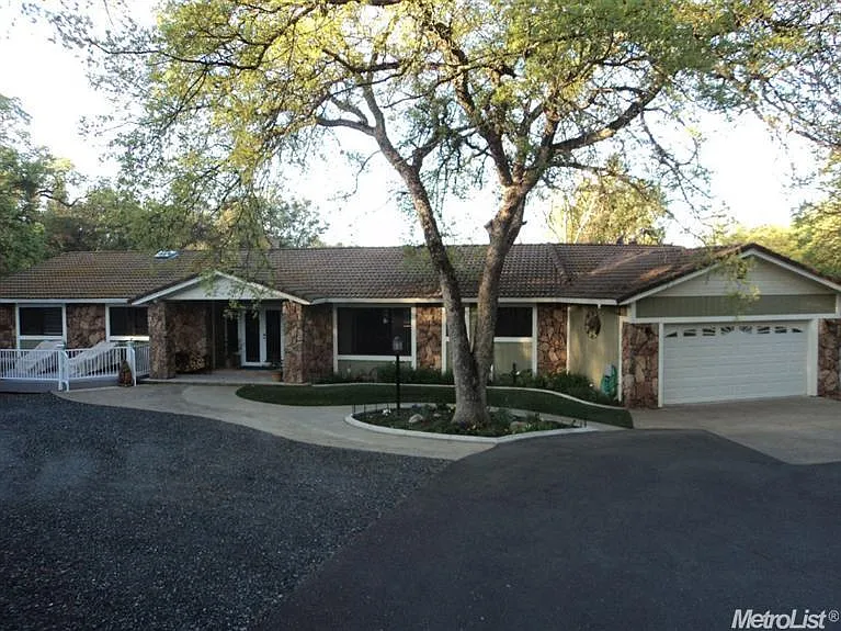 3992 Abeto St photo 1