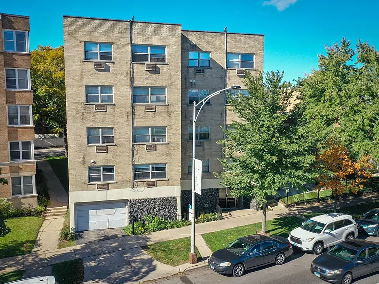 Loyola Beach Apartments — Photo 23