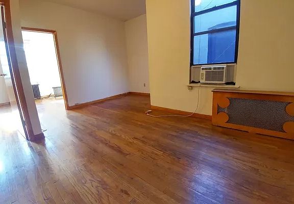 3rd image of 172 W 81st St APT 5C