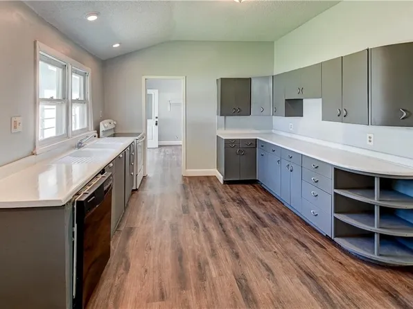 304 N June St, Dearborn, MO 64439