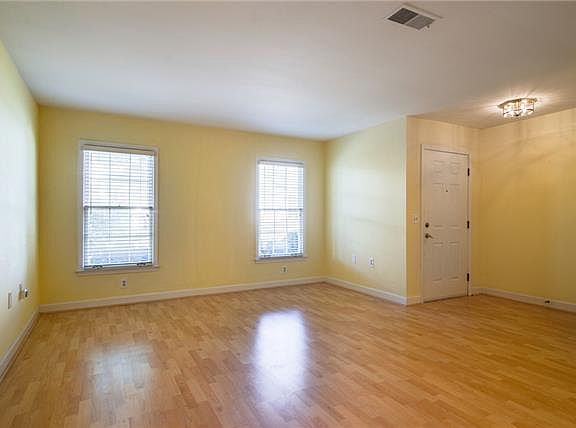 4th image of 227 Cana Cir