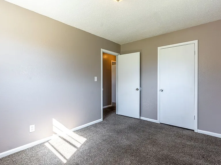 1212 N Janeway Ave — Photo 13