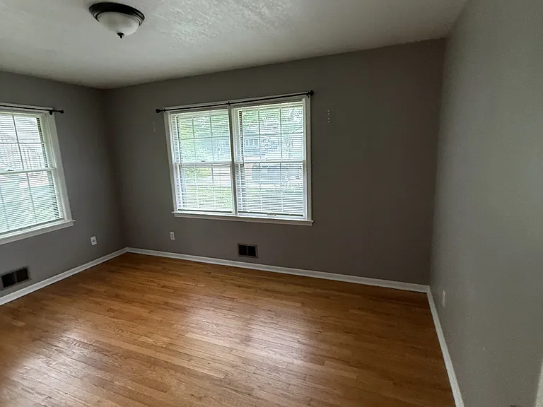 1509-1511 W College Ter — Photo 5