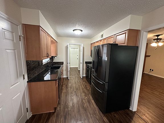 5th image of 963 Hunters Retreat Dr