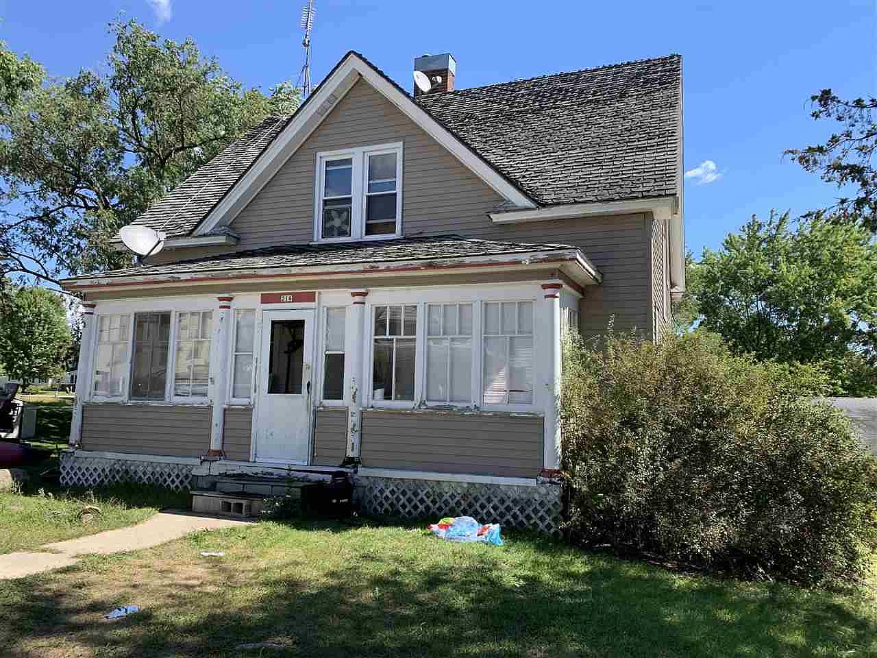 214 N State St, Neshkoro, WI 54960 Zillow