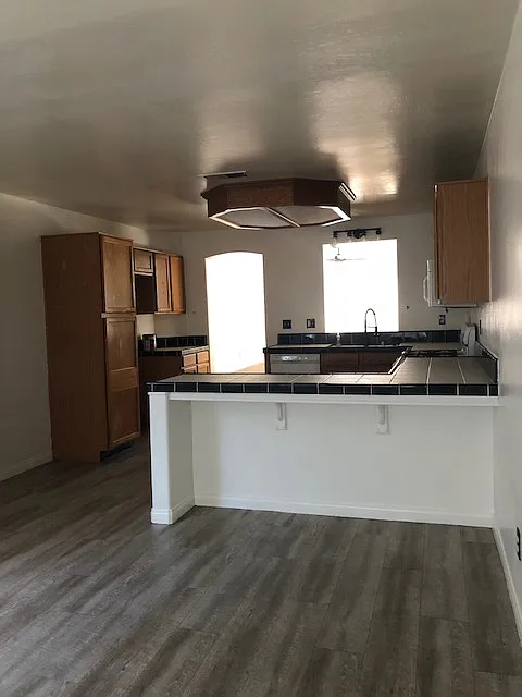 3 bed, $2,400 — Photo 3