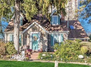 2215 Roosevelt Ave, East Meadow, NY 11554