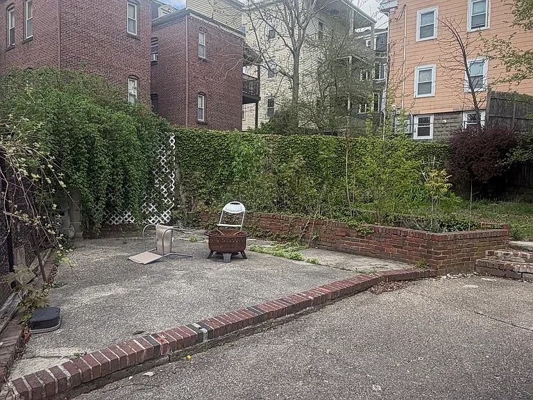 16 Crescent St #2 — Photo 13