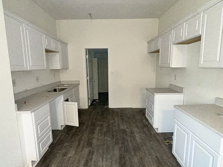 3214 Peronne Ave — Photo 23
