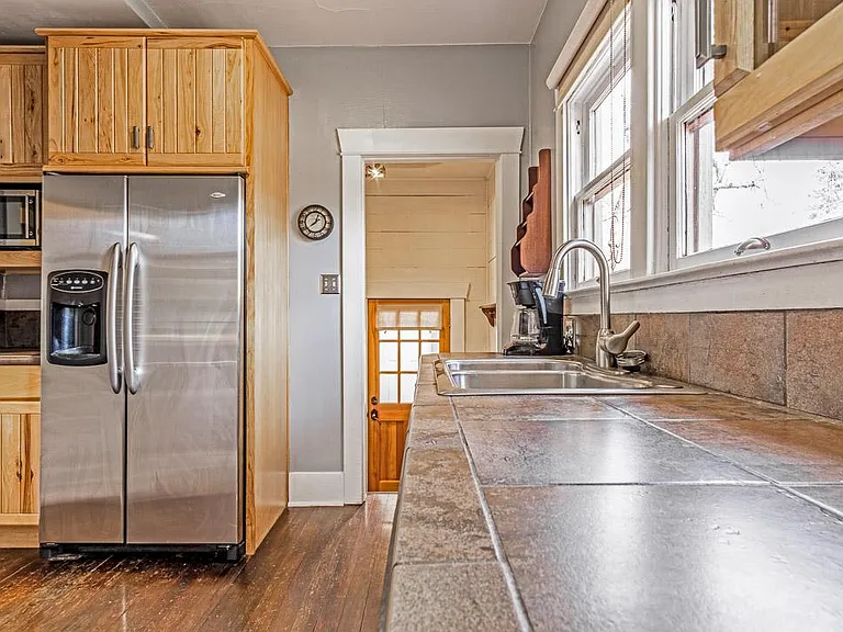 504 Newport Ave — Photo 8