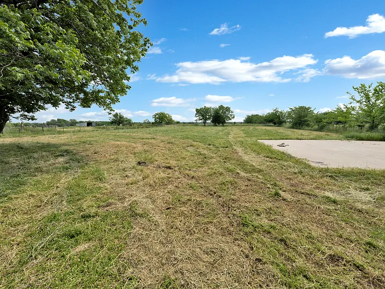 9209 FM 1570 N — Photo 58