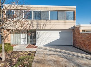 63 Wellington Rd, Northbrook, IL 60062