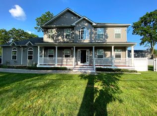 20 Locust Dr, Smithtown, NY 11767
