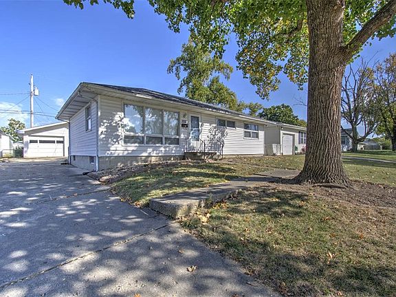 2nd image of 2222 Yorkshire Dr