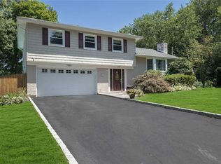 3 Candlewood Ct, Huntington, NY 11743
