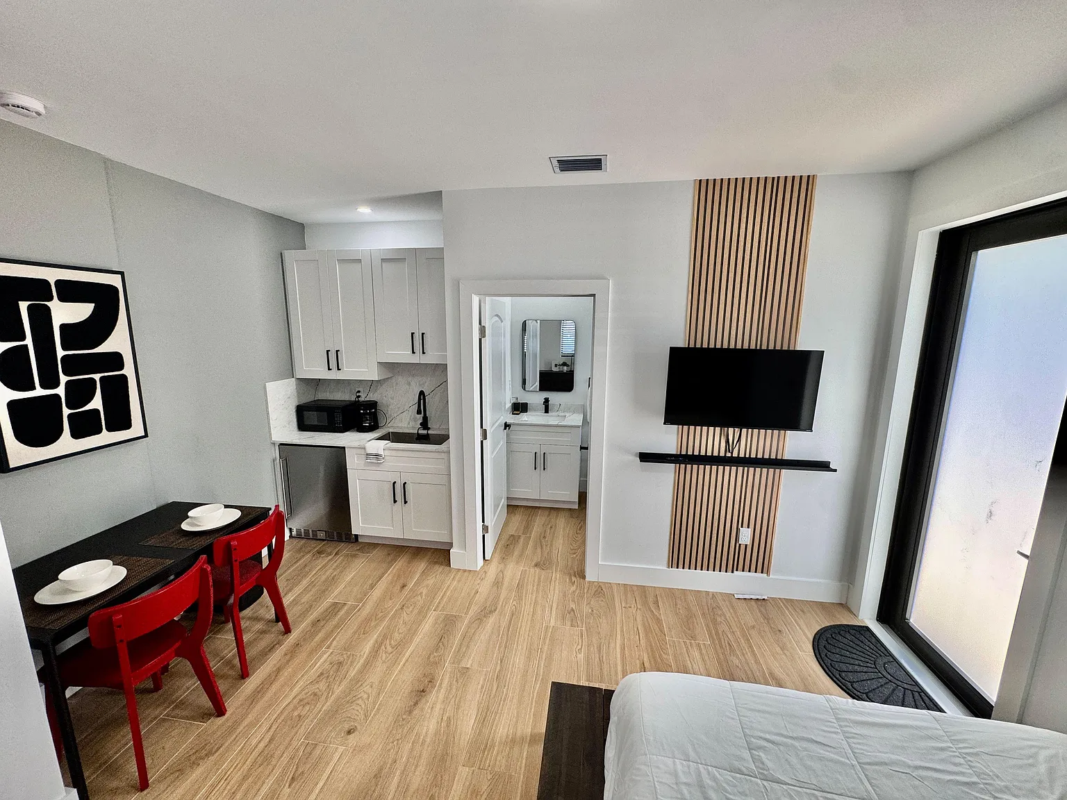 1 bed, 1.0 bath, 195 sqft, $1,953 — Photo 1