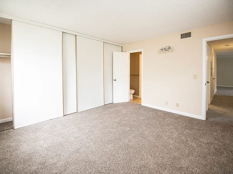 Willow Run Apartments — Photo 35