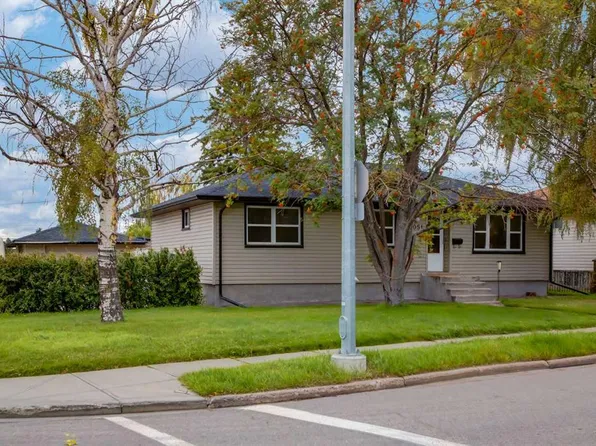 1051 N 8th Ave NE, Calgary, AB T2E 0S5