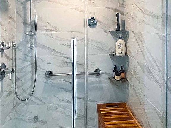 Master bathroom 