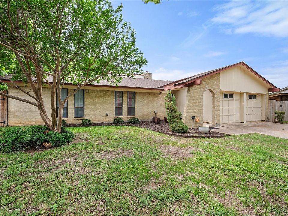 1st image of 802 Crest Oak Ct
