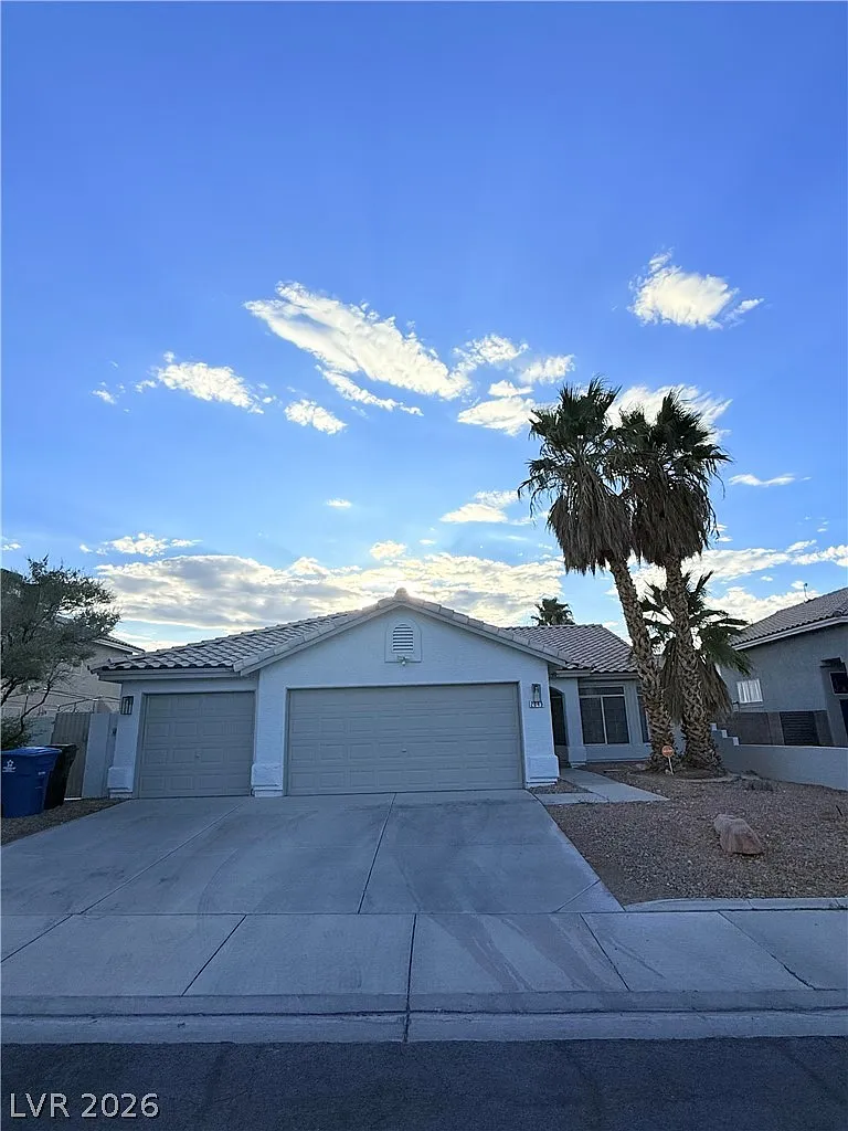 3 bed, 2.0 bath, 1587 sqft, $2,499 — Photo 2