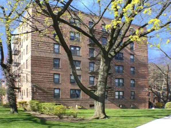 2271 Knapp Street image 1 of 7