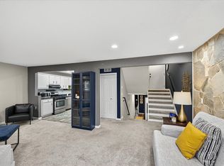 8928 Neill Lake Rd #104, Eden Prairie, MN 55347