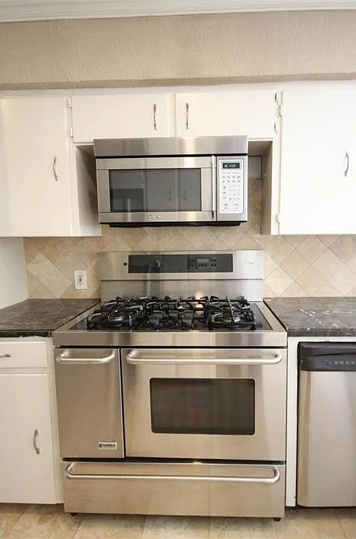 4 bed, 2435 sqft, $3,850 — Photo 2