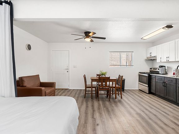 4th image of 601 N Cameron Ave #1