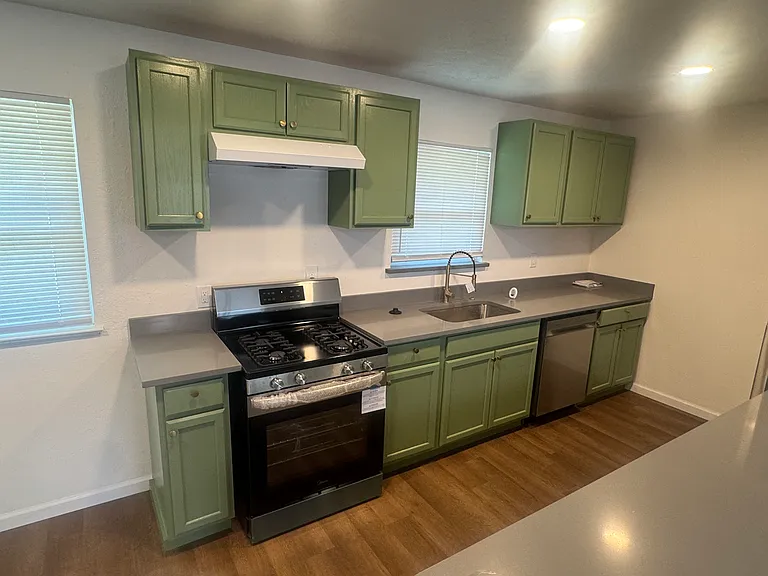5637 Comer Dr — Photo 4