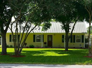 710 Holly Dr, Highlands, TX 77562