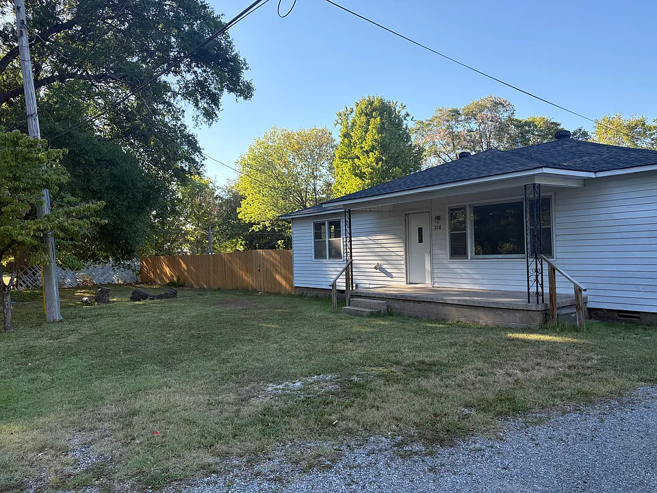 218 Pecan St