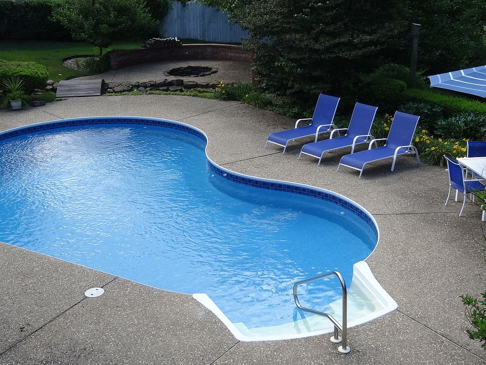 1st image of 822 N Summit Dr
