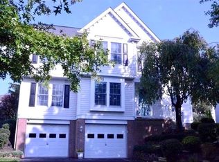 509 Bluegrass Dr, Canonsburg, PA 15317