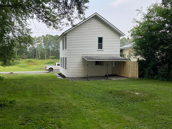 4th image of 136 Railroad Ave