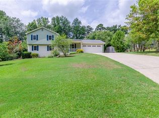 922 Hickory Nut Ln, Lawrenceville, GA 30043