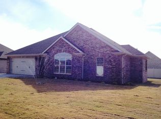 126 Cottonwood Dr, Muscle Shoals, AL 35661