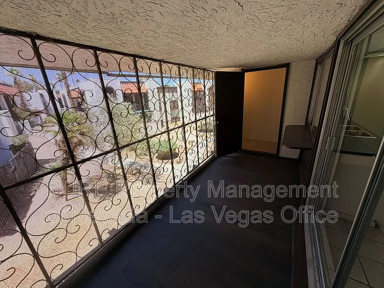 1405 Vegas Valley Dr #252-bldg 25 — Photo 22