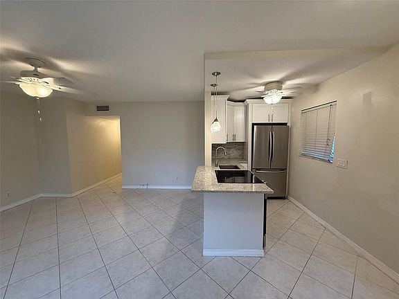 4th image of 510 SW 15th Street #106