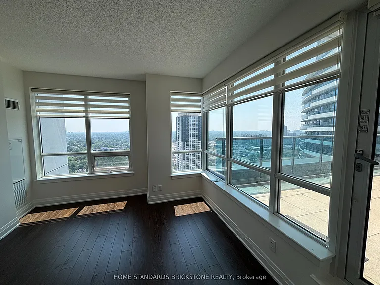 7165 Yonge St #Penthouse 108 — Photo 8