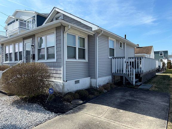 3rd image of 216 E 5th Ave
