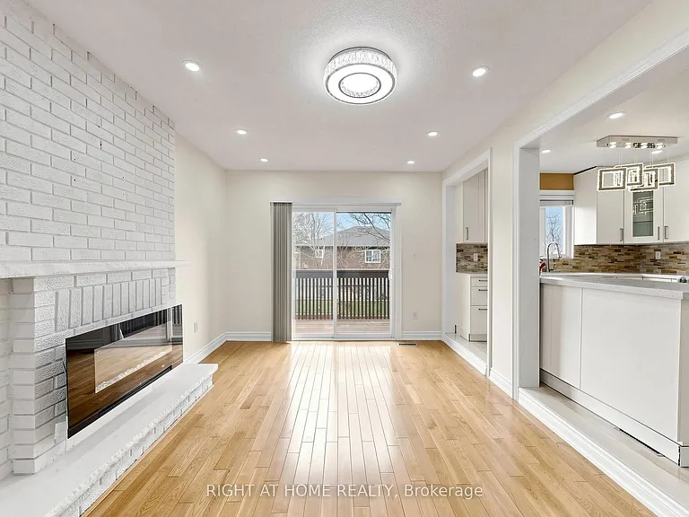 86 Howlett Ave — Photo 12