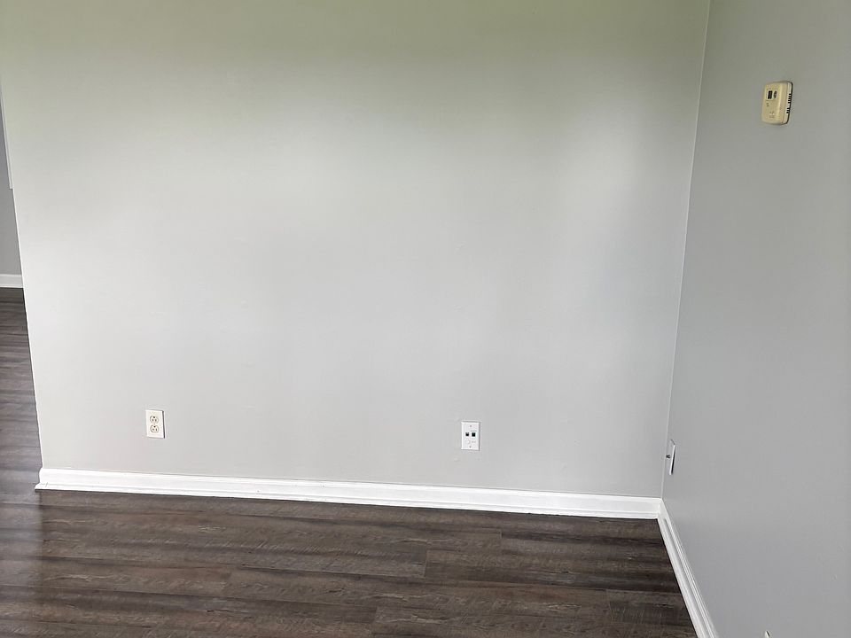 1st image of 205 Buckeye Cir #205