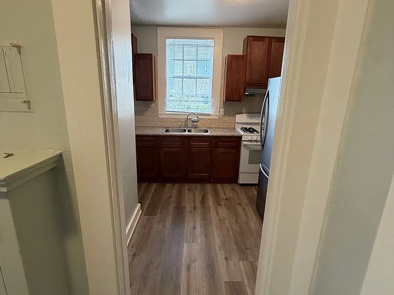 2346 Valdez St — Photo 16