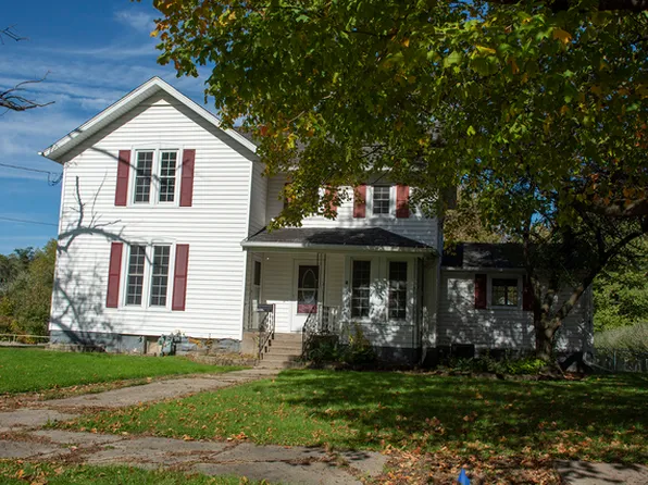 502 W Wall St, Morrison, IL 61270