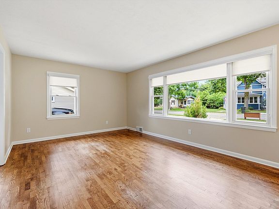 5th image of 563 W Middle St