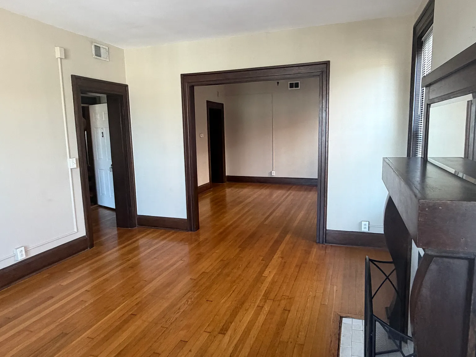 156 1/2 W Wheeling St — Photo 2