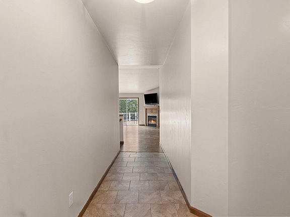 3rd image of 4814 Isabella Cir