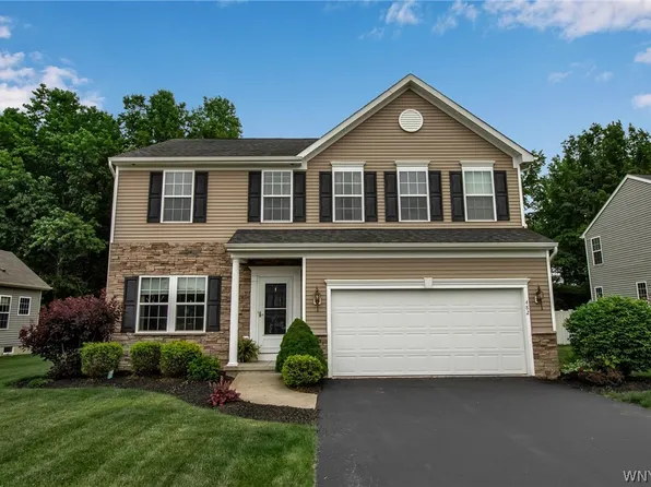 482 Riverwalk Dr, Youngstown, NY 14174