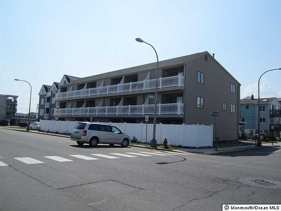 4th image of 15 Carteret Avenue #2